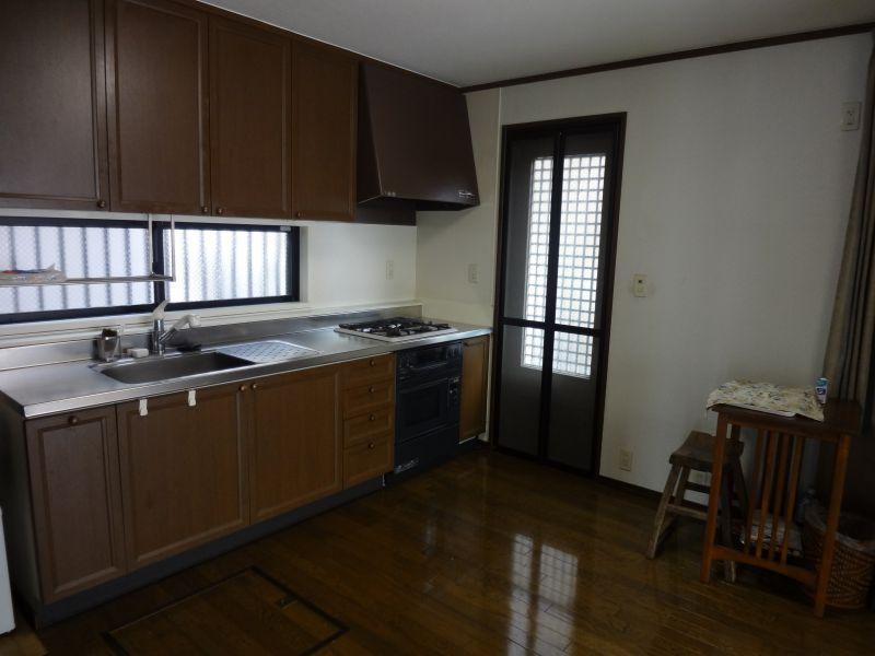 Kitchen. Indoor (11 May 2012) shooting