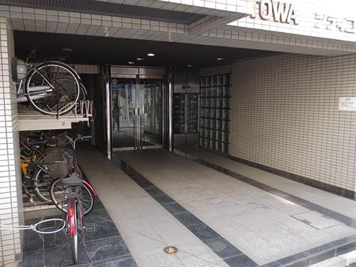 Entrance. Common areas