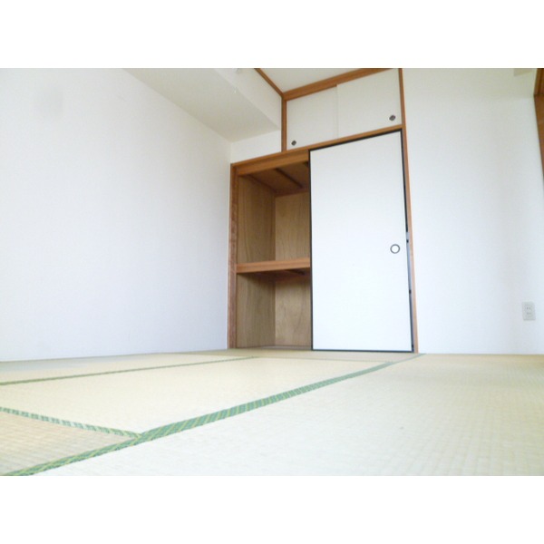 Other room space. Japanese-style room 6 quires