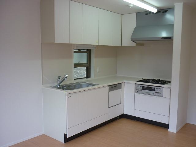 Same specifications photo (kitchen). Same specifications L-shaped kitchen