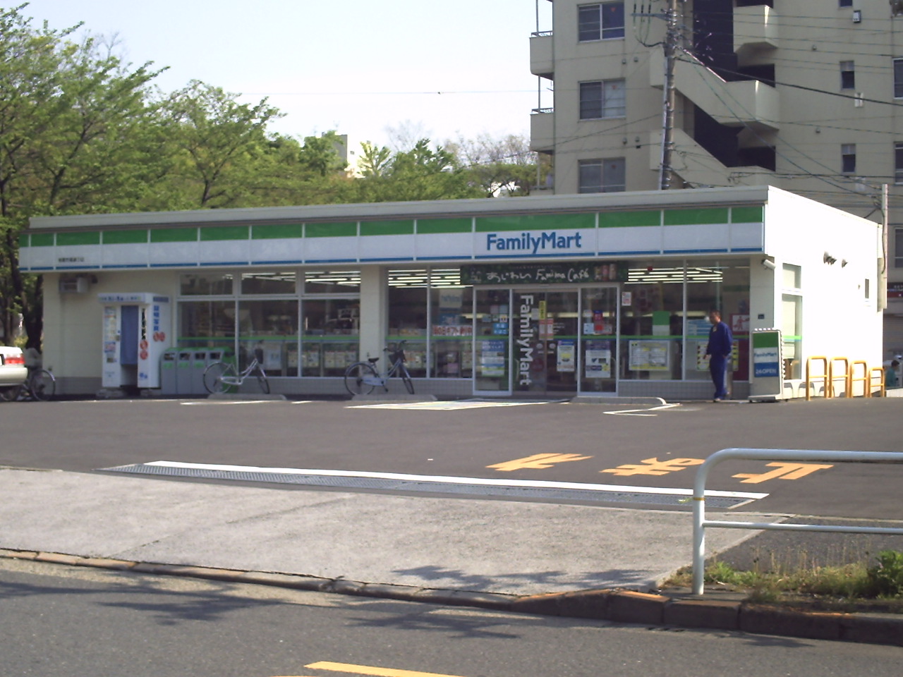 Convenience store. FamilyMart Itabashi Market Street store up (convenience store) 183m