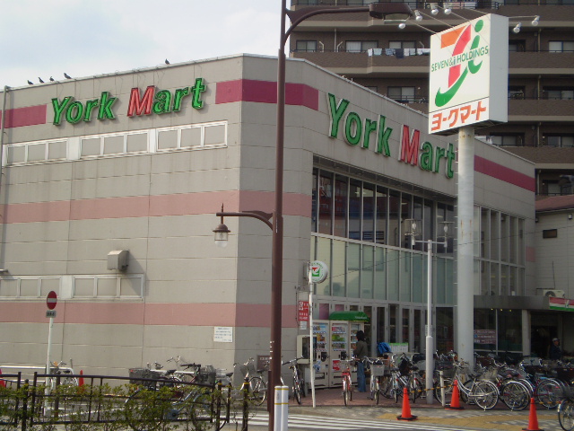 Supermarket. York Mart Shimoitabashi store up to (super) 504m