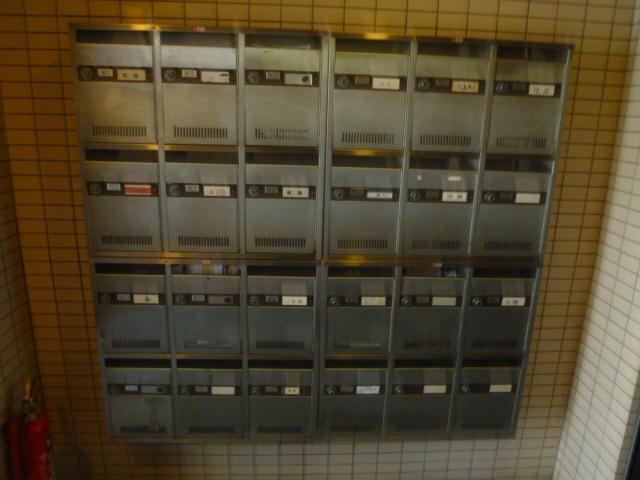 lobby. Mailbox