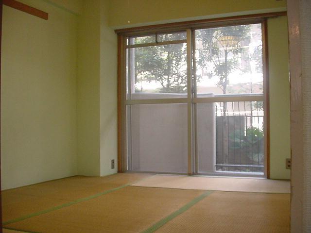 Other Equipment. Japanese-style room to settle
