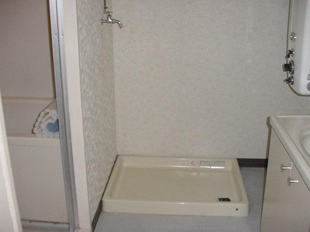 Other Equipment. Waterproof bread with Laundry Area
