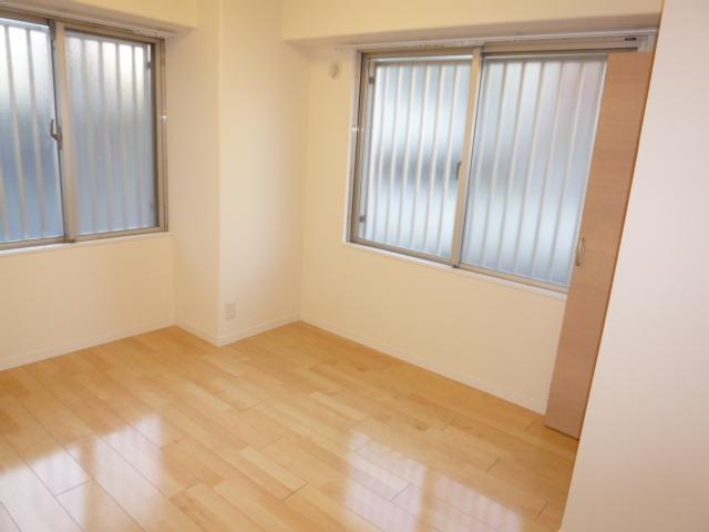 Non-living room. Local (12 May 2013) Shooting