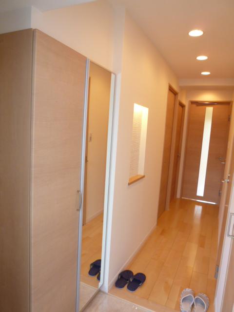 Entrance. Local (12 May 2013) Shooting