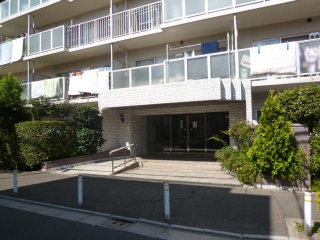 Local appearance photo. Local (12 May 2013) Shooting