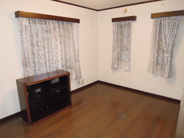 Other room space. It is the upper floor of the Western-style (furniture is not attached)