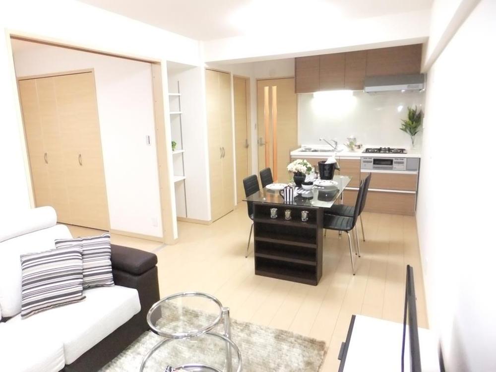 Kitchen. This room of bright atmosphere that was taking advantage of the shade of natural wood. Indoor (10 May 2013) Shooting