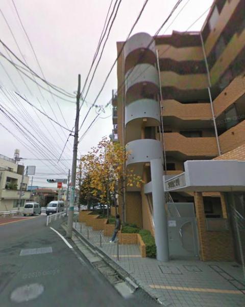 Streets around. 10m to the surrounding environment