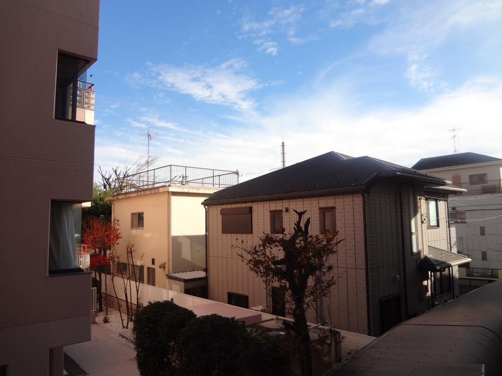 View photos from the dwelling unit. View from the site (December 2013) Shooting