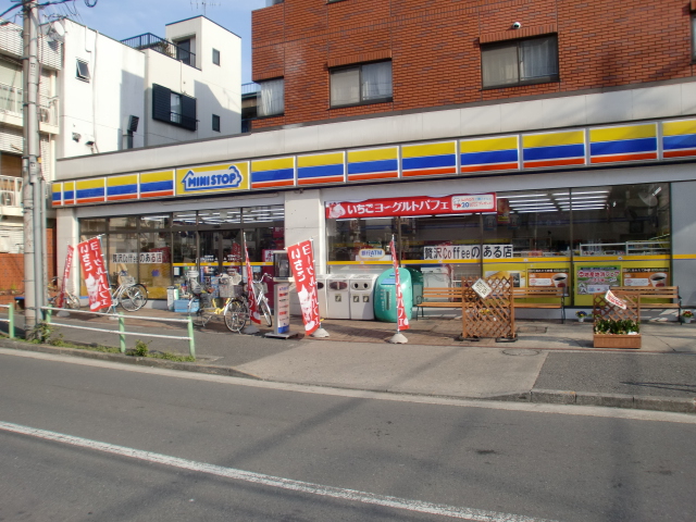 Convenience store. MINISTOP Kamiitabashi store up (convenience store) 74m