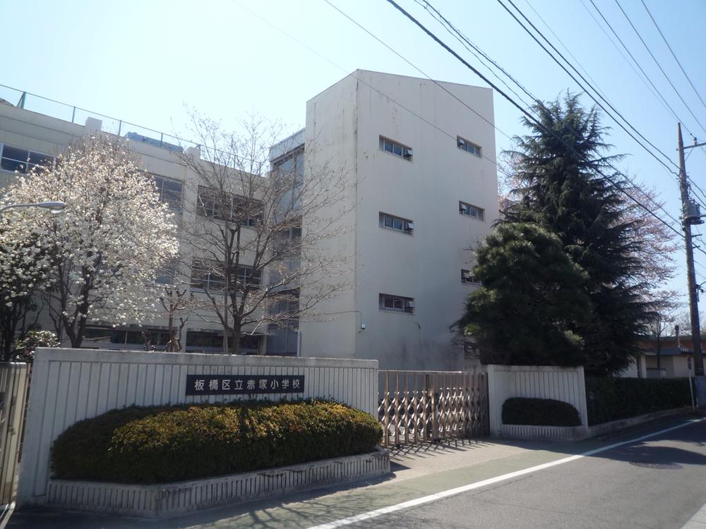 Primary school. 580m until Itabashi Akatsuka Elementary School