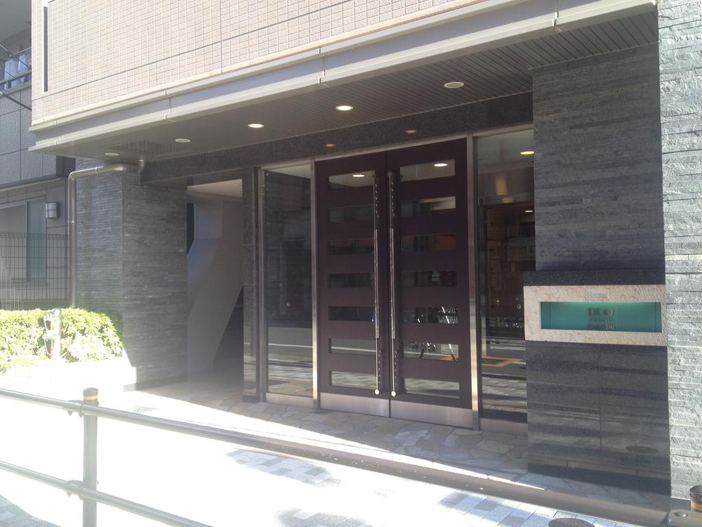 Entrance. Common areas