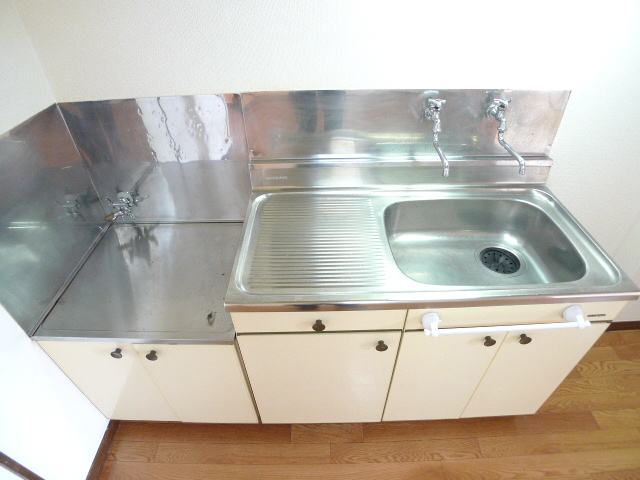 Kitchen. Also put two-burner gas stove can be installed a cutting board! 