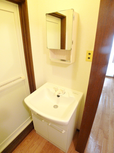 Washroom. It can be used as a dressing room space if bulkhead.