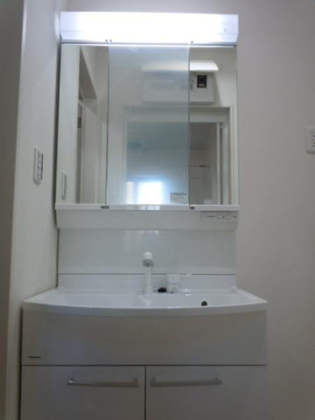 Wash basin, toilet