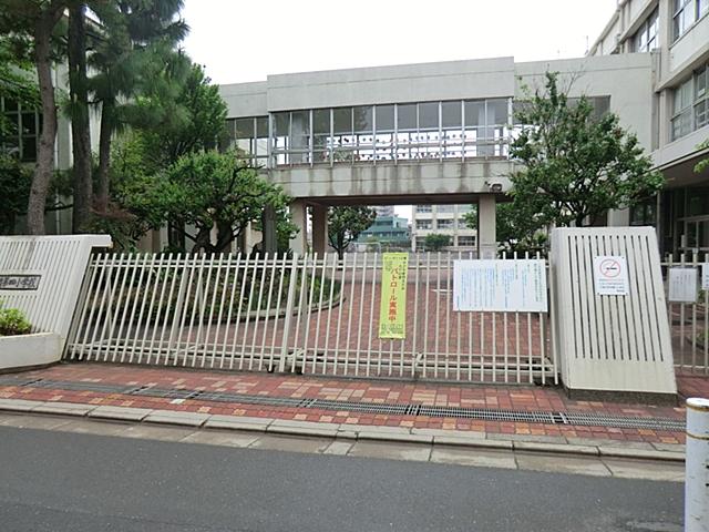 Primary school. Kamiitabashi 300m until the fourth elementary school