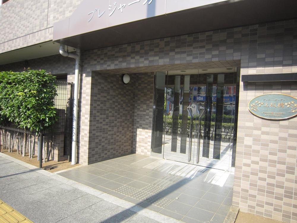 Entrance. Common areas