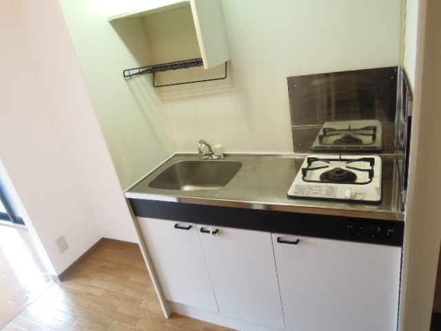 Kitchen. With gas stove (see photo)