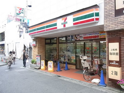 Convenience store. Seven-Eleven (convenience store) to 200m