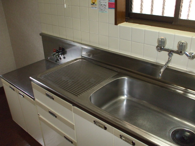 Kitchen. Gas stove installation Allowed (other floor plan reference photograph)