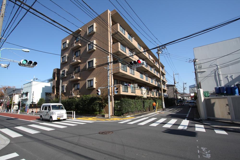 Local appearance photo. Local (11 May 2013) Shooting