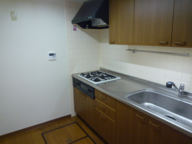 Kitchen. 3-burner stove