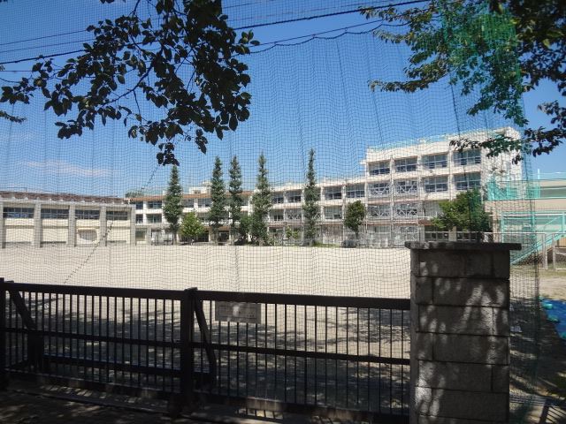 Junior high school. Municipal rich 溪中 800m to school (junior high school)