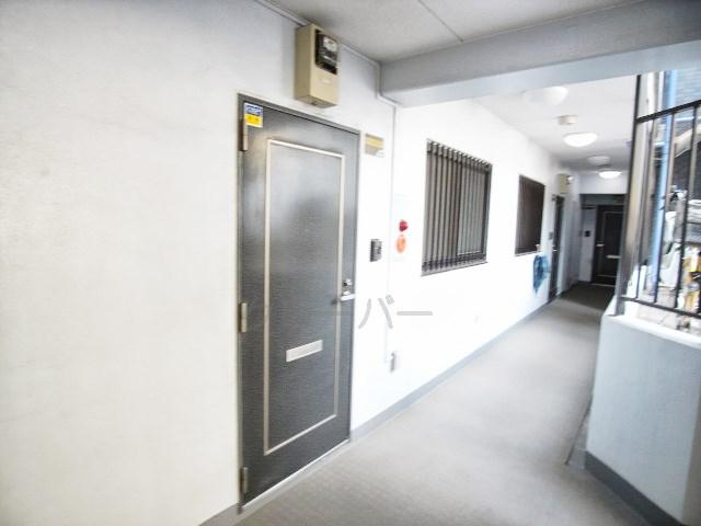 Other common areas. Sharing unit Entrance