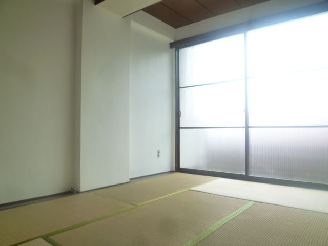 Living and room. Is a Japanese-style room