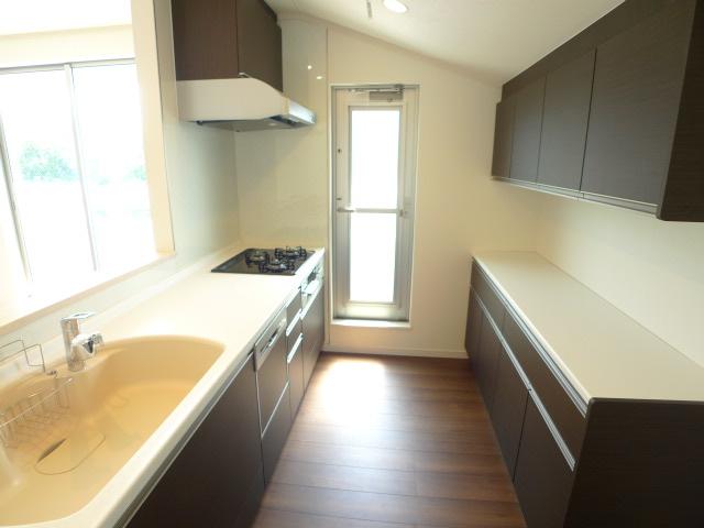 Same specifications photo (kitchen). Our sales and construction example