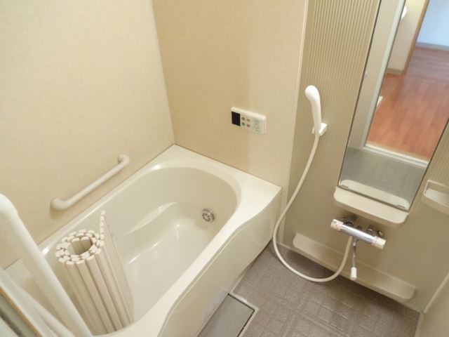 Bath. Bathroom with add cooking function. Bathtub spacious