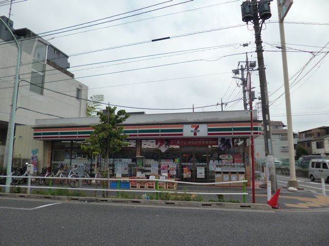 Convenience store. Seven-Eleven Takashimadaira 2-chome up (convenience store) 394m