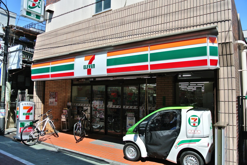 Convenience store. Seven-Eleven store the intermediate plate up (convenience store) 270m