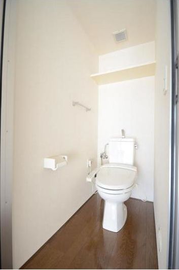 Toilet. 2232 Fragrance Avenue