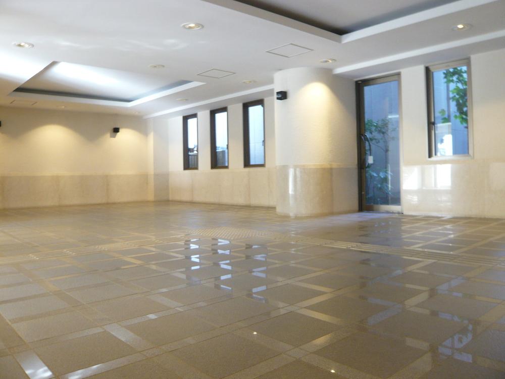 Entrance. Common areas