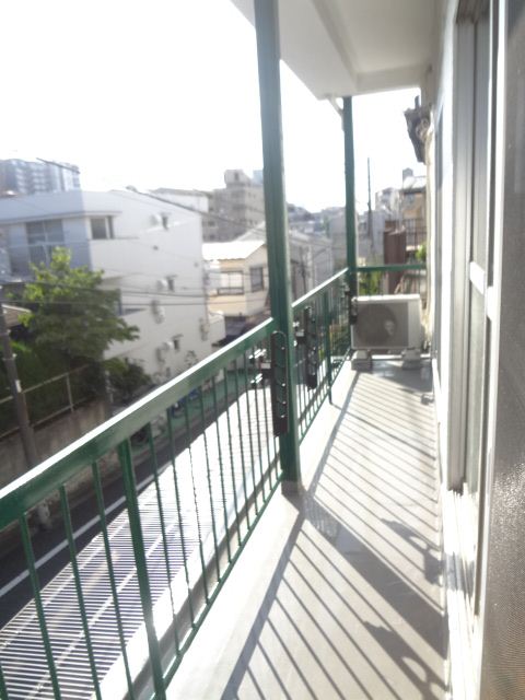 Balcony. Day good. You can use spacious