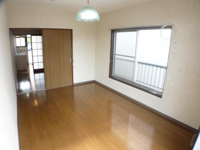 Other room space. Flooring