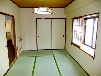 Living and room. Japanese-style room with a closet and shoji