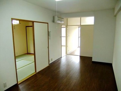 Living and room. Japanese-style room ・ Western style room ・ LDK that Western-style in contact