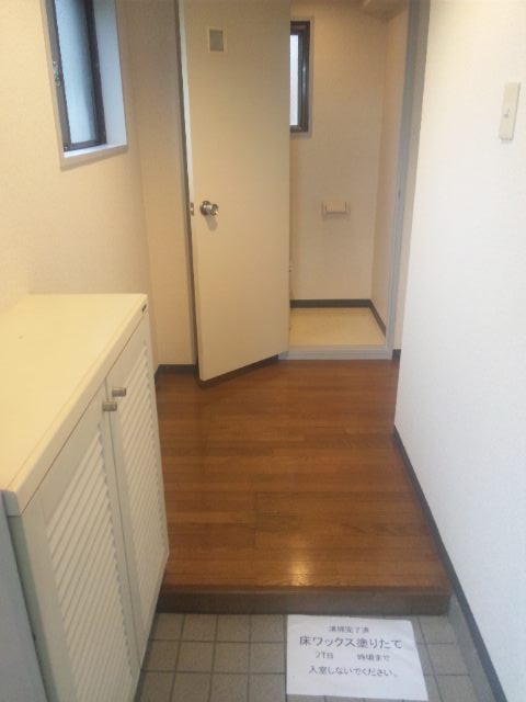 Entrance. It is entrance. Cupboard standard equipment ☆