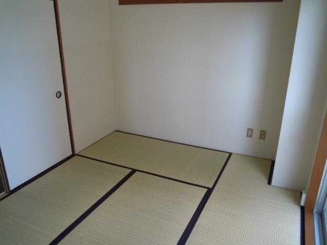 Other room space. Japanese-style room to settle