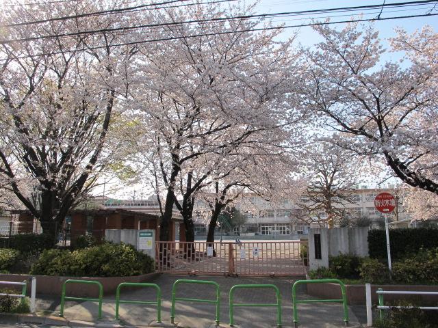 Primary school. 370m until Itabashi Narimasu Elementary School