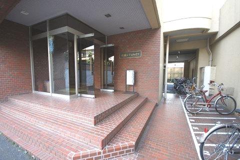 Entrance. Common areas