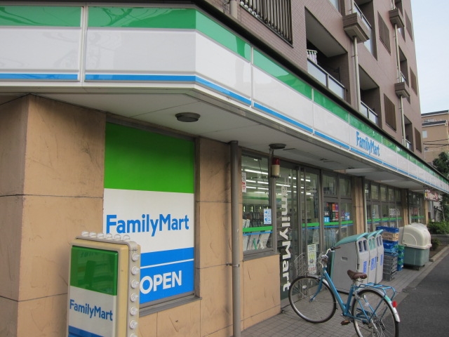 Convenience store. FamilyMart Shimura Bahnhofstrasse store up (convenience store) 263m