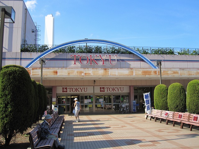 Supermarket. Takashimadaira Tokyu until the (super) 564m