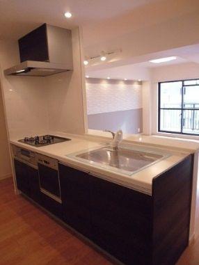 Kitchen. ~ Heisei 25 December new interior renovation completed ~ Water purifier integrated faucet ・ System kitchen of state-of-the-art amenities dishwasher