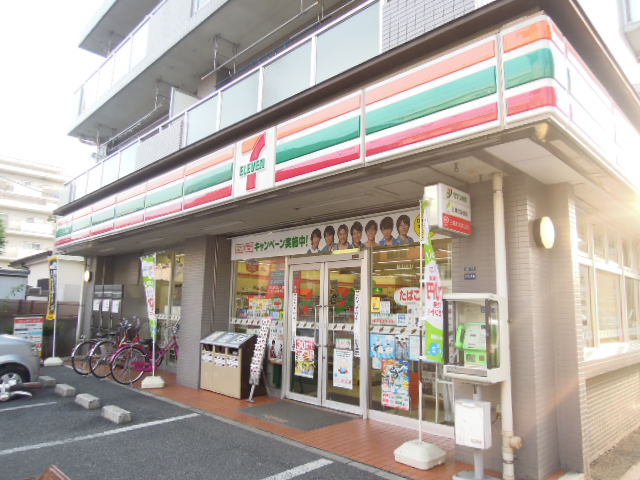 Convenience store. Seven-Eleven lotus root store up (convenience store) 32m